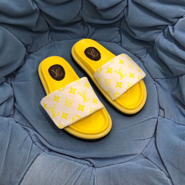 LV  SLIPPERS
