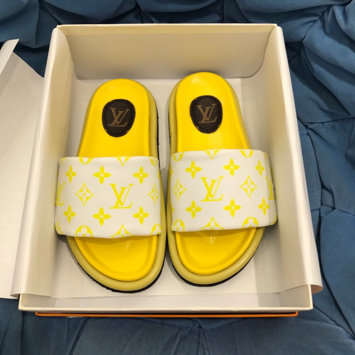 LV  SLIPPERS
