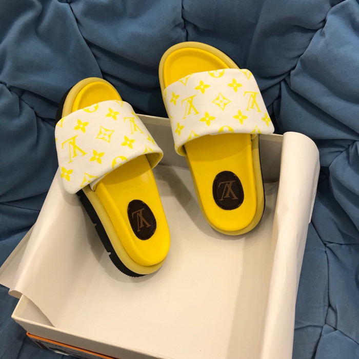 LV  SLIPPERS