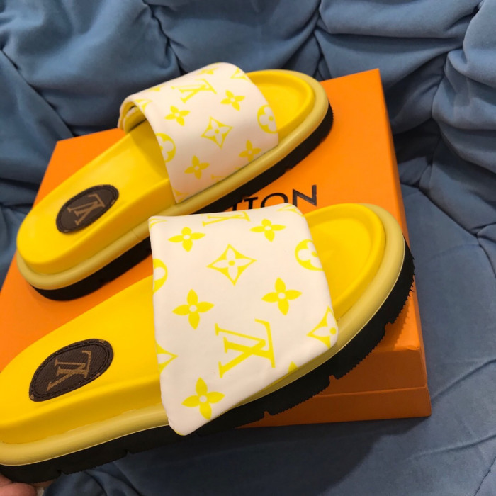LV  SLIPPERS