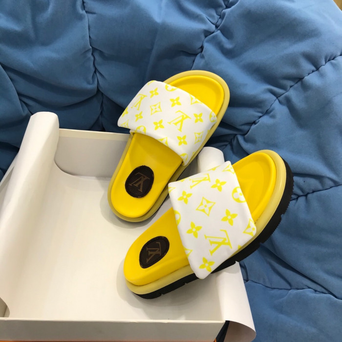 LV  SLIPPERS